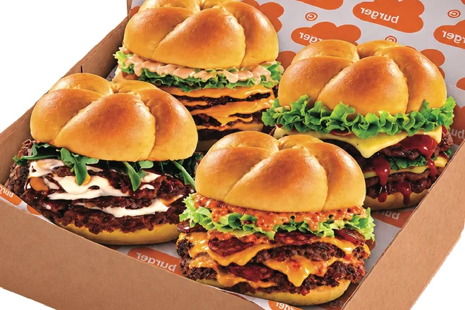 Box Découverte : quatre burgers Nūage dans leur boîte